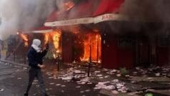 फ़्रांस में फिर धधकी हिंसा की आग, पेरिस समेत कई शहरों में लूटपाट, झड़पें और आगजनी