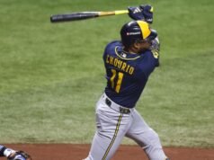 Milwaukee maul the Rays, World Series sweep brewing