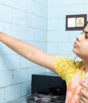 diwali_cleaning_hacks_1791446845954_ATEH_1791446846066_TR8Z_2e0a0337-fb44-4774-b375-77ee58bd8625_6g2I.jpg