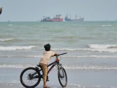 Iran insists conditions be met to reopen oil waterway