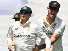 Steve Smith takes insane catch as South Africa collapse in Durban