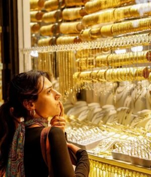 gold_price_1790837851827_8Obg_1790837852093_W0sw_b98875b1-9798-4e00-a873-2adf450f4812_e7BE.JPG
