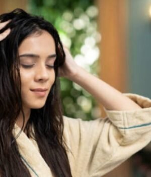 hair_oiling_1791513490753_SDRo_1791513490858_FAnb_e61618ef-73e5-4ff2-8a23-a6f6f90c7564_CLxk.jpg