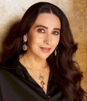 karisma_kapoor_young_look_secret_1792638325558_1MGY_1792638325661_XpTD_e0dc4a3f-2e21-4155-8f43-fc352f37f7d0_Twsg.jpg