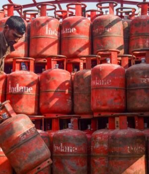 lpg_price_hike_1781069693417_1781069699778_e3dd5113-f05a-40cb-95dd-3b1704659320_1791603025867_Ofgn_93d602c1-c409-4761-a658-45f6d31c6ace_nPh0.jpg