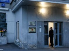 Russia’s top independent newspaper shuts down, blames pressure from authorities