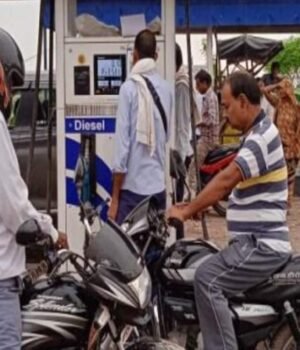 petrol_price_today_1711327892682_1792026189828_FIso_abc23a72-591f-4fca-b790-d3ef032914fb_LIkS.jpeg