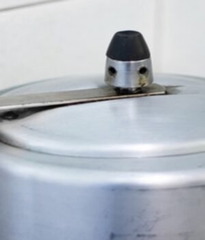 pressure_cooker_1790954153110_yo8w_1790954159746_KG0b_9072aeaa-4367-417a-986e-35a62c40b492_Y8lW.jpg