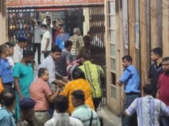 കൊല്ക്കത്തയില് ദുര്ഗ്ഗാ പൂജ പന്തലില് തിക്കിലും തിരക്കിലും പെട്ട് സ്ത്രീകളും കുട്ടിയും ഉള്പ്പെടെ 17 മരണം; നിരവധി പേര് ആശുപത്രിയില്