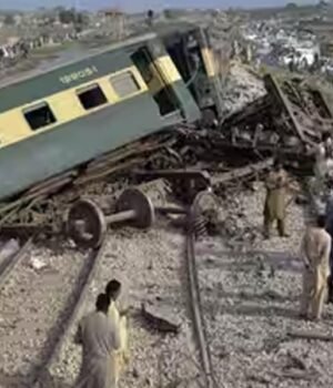 train-derailed.jpg