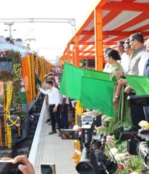 train-indianrail-4-1793021929.jpg